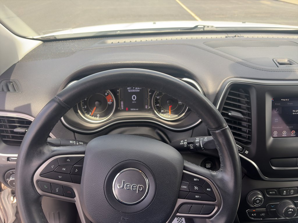 Used 2019 Jeep Cherokee Latitude Plus FWD image 29