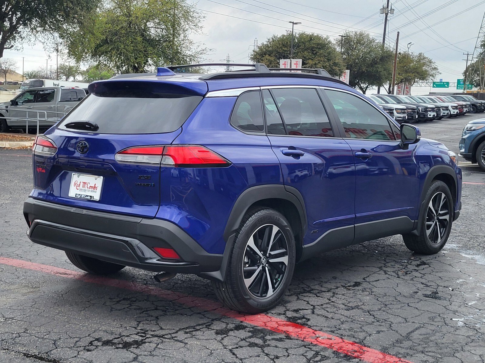 Used 2024 Toyota Corolla Cross AWD Hybrid w/ Convenience Package image 3