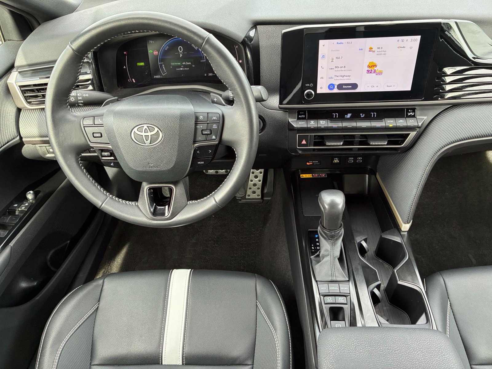 Used 2025 Toyota Camry SE FWD image 18