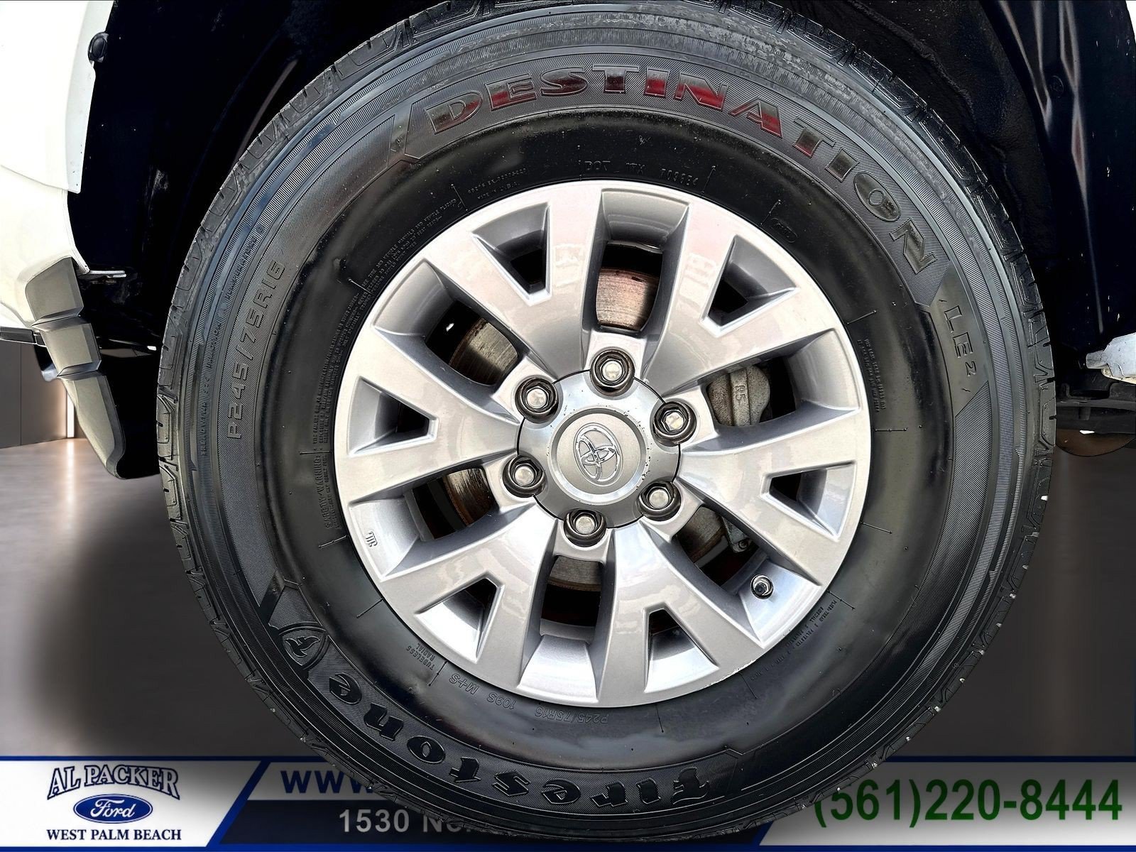Used 2017 Toyota Tacoma SR5 w/ SR5 Appearance Package (SM) RWD image 38