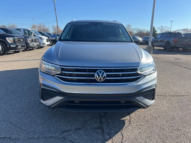 Used 2022 Volkswagen Tiguan SE w/ Panoramic Sunroof Package image 5