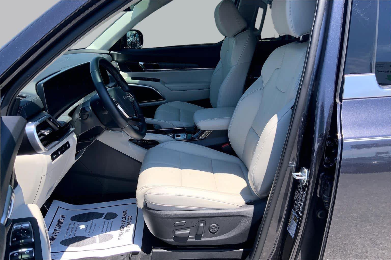 Used 2025 Kia Telluride SX w/ SX Captain's Chair Package FWD image 8