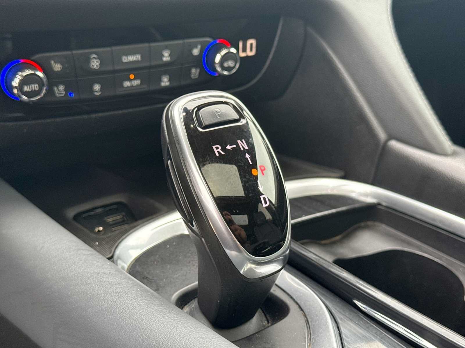 Used 2020 Buick Enclave Premium w/ Sun and Sites Package FWD image 32