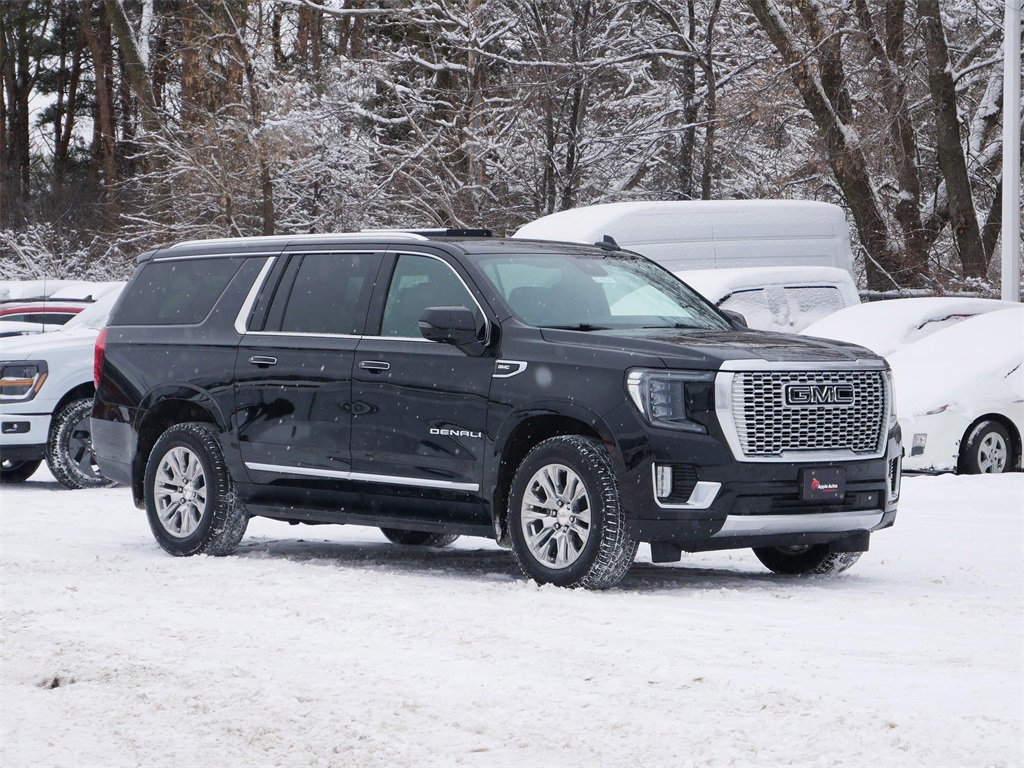 Used 2023 GMC Yukon XL Denali image 1