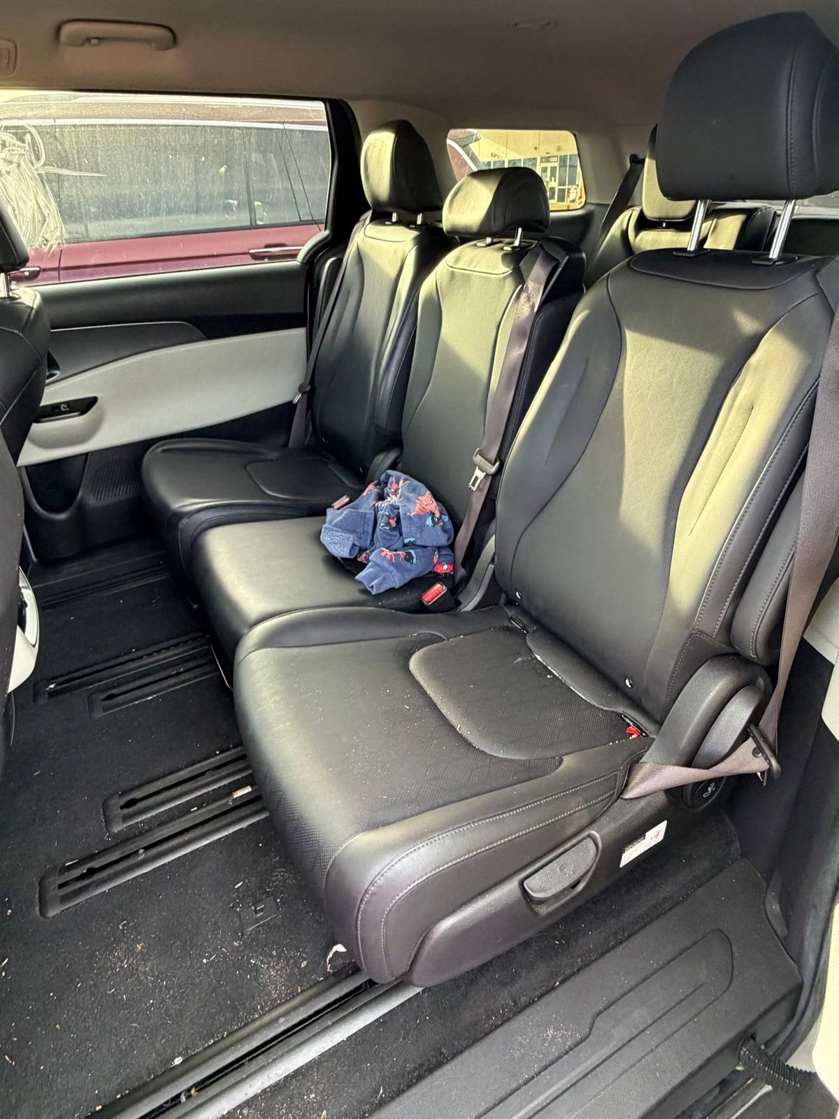 Used 2022 Kia Carnival LX FWD image 4