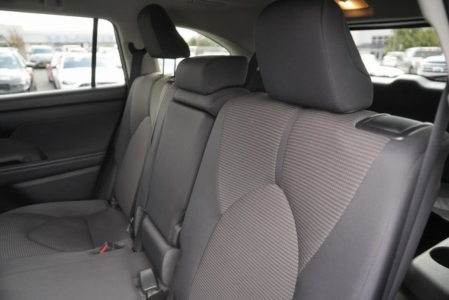 Used 2021 Toyota Highlander LE image 13