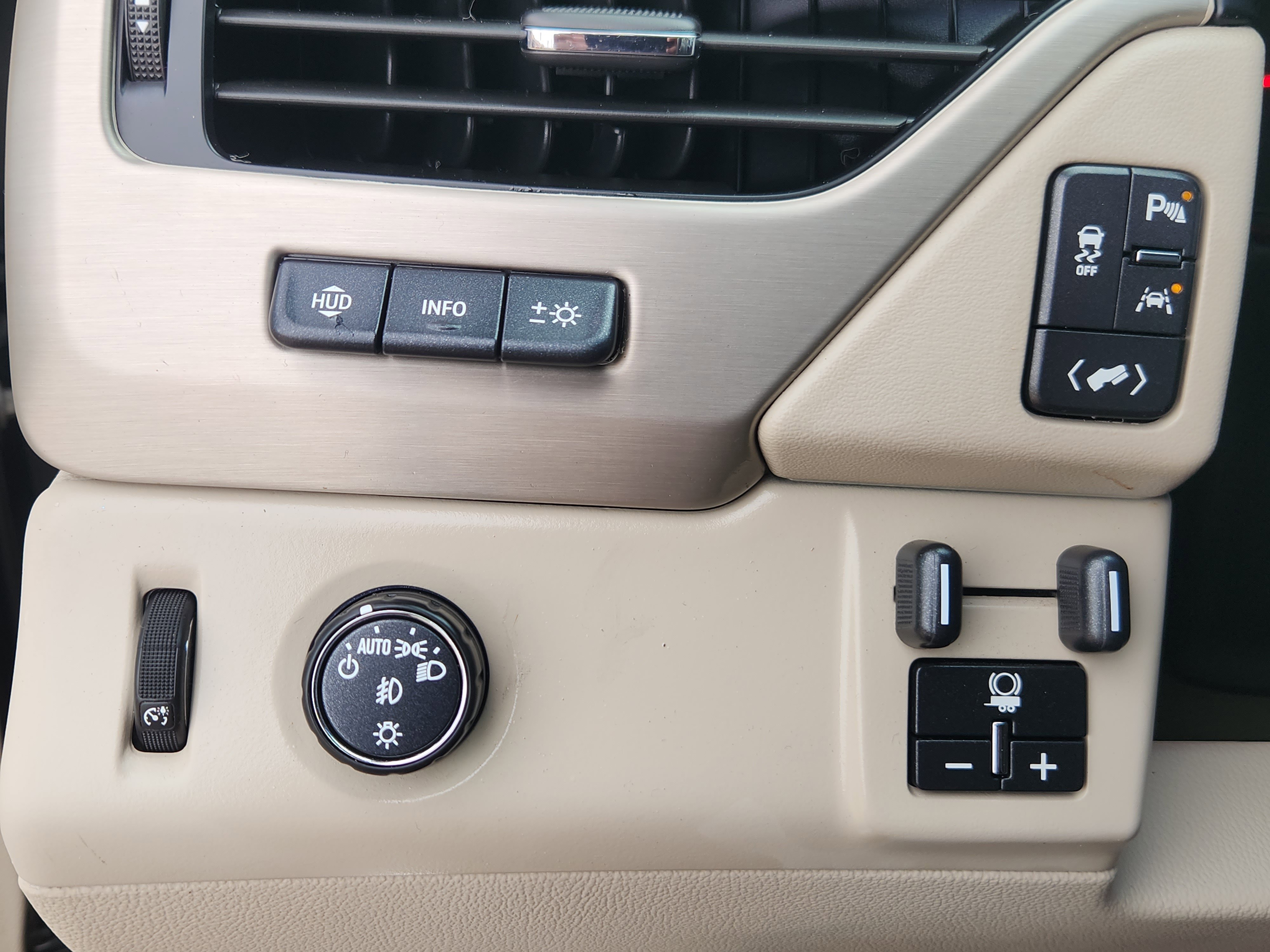 Used 2019 GMC Yukon Denali RWD image 16