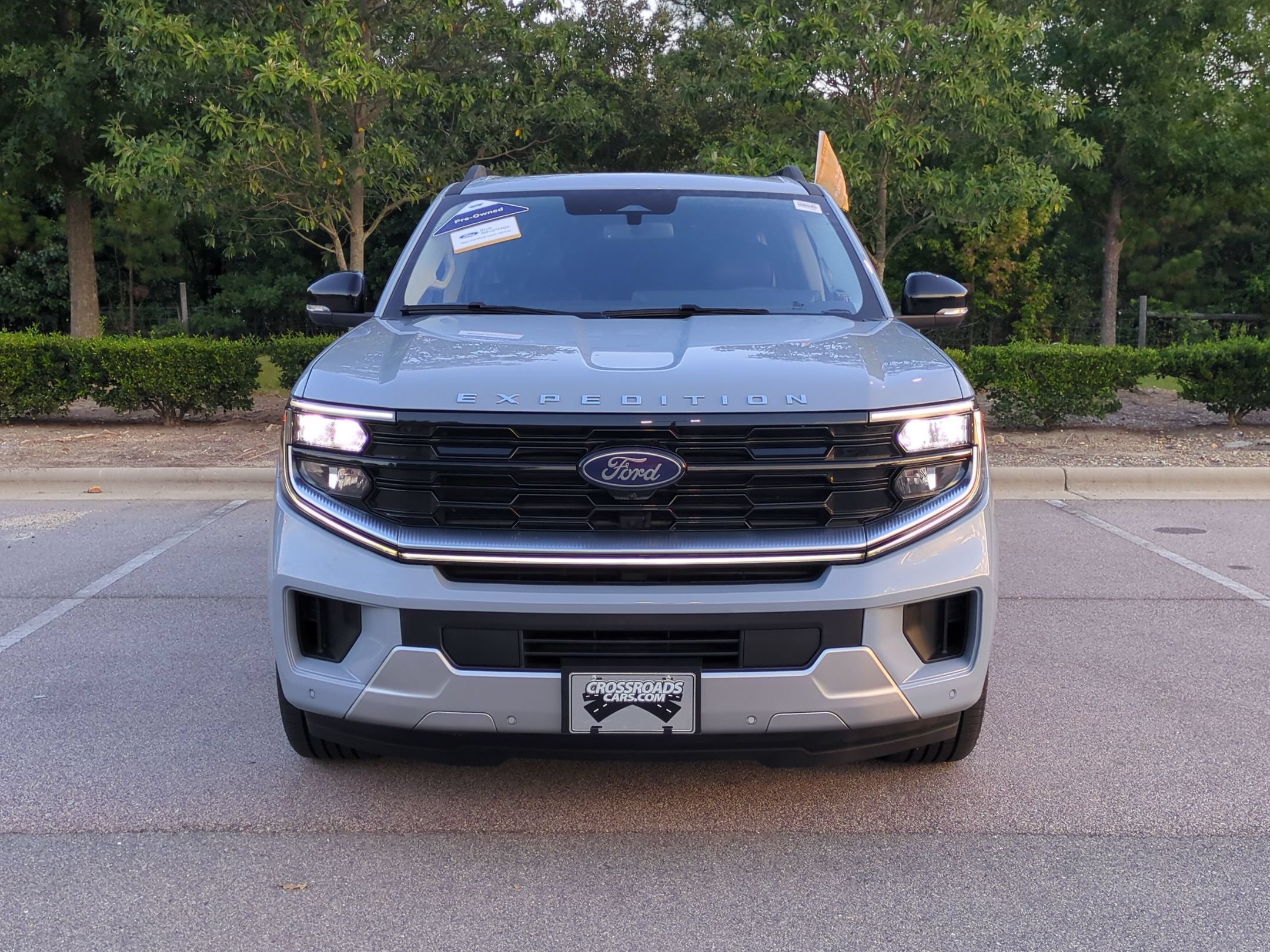 Certified 2025 Ford Expedition Max Platinum w/ Driver's Package AWD/4WD image 9