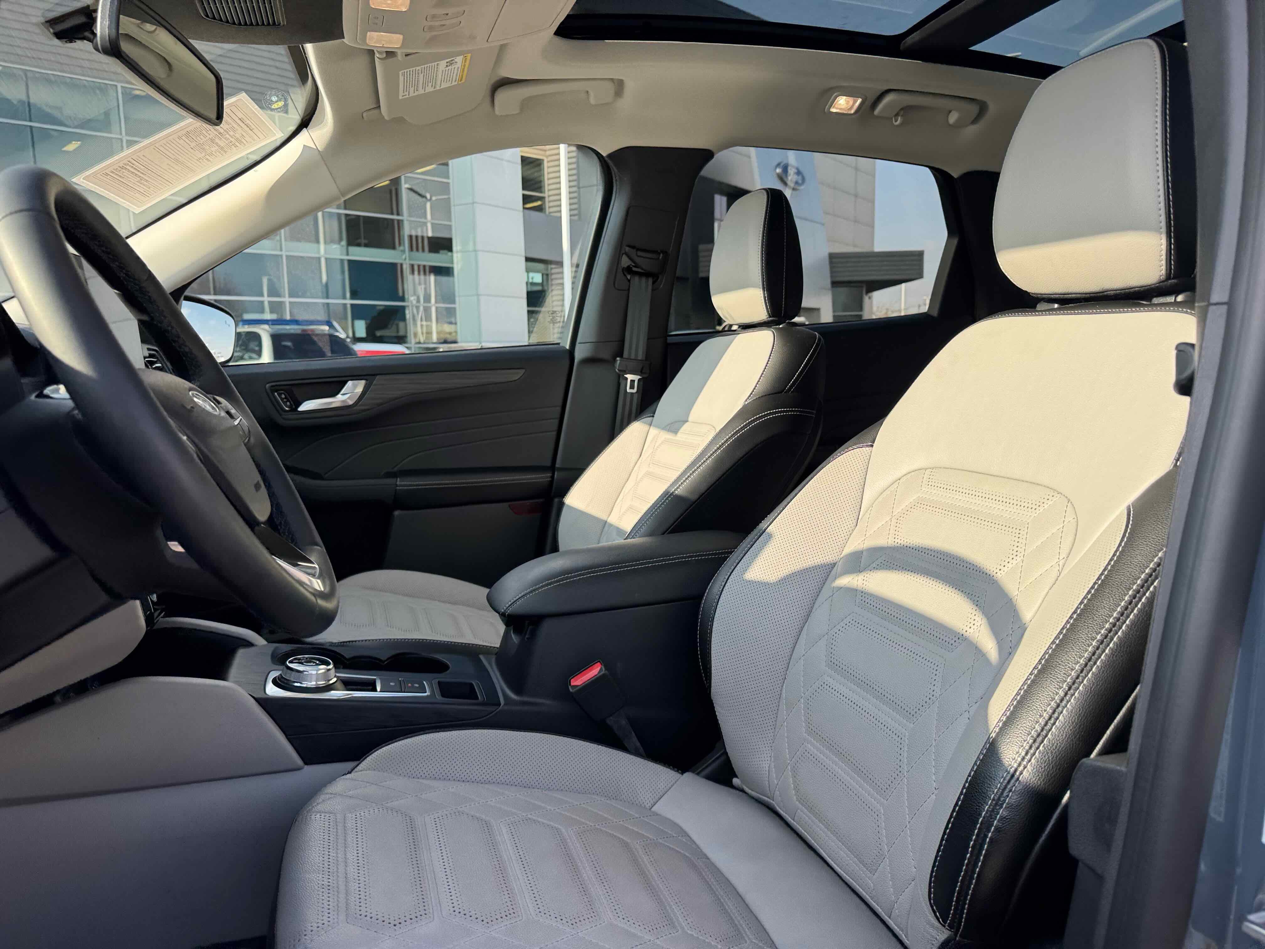 Certified 2023 Ford Escape Platinum w/ Premium Technology Package image 15