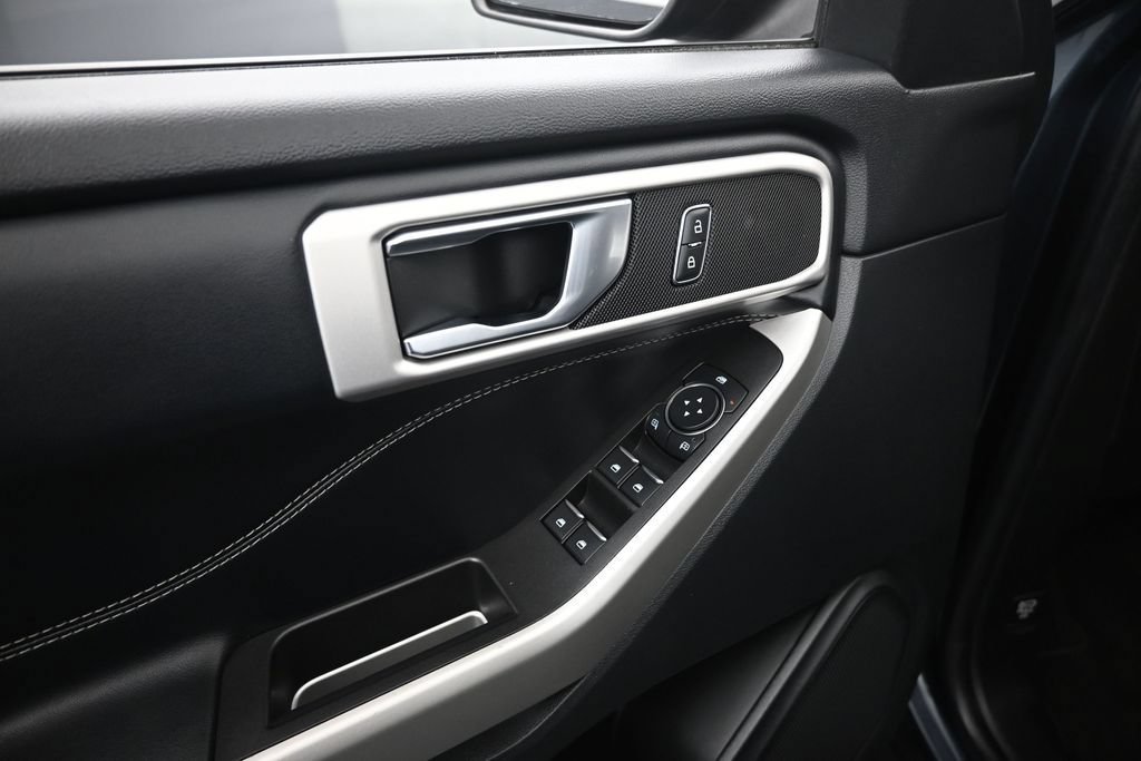 Certified 2022 Ford Explorer XLT RWD image 11