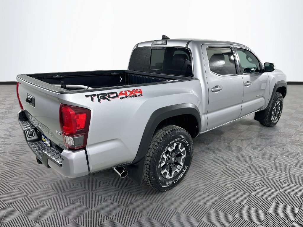 Used 2019 Toyota Tacoma TRD Off-Road AWD/4WD image 10