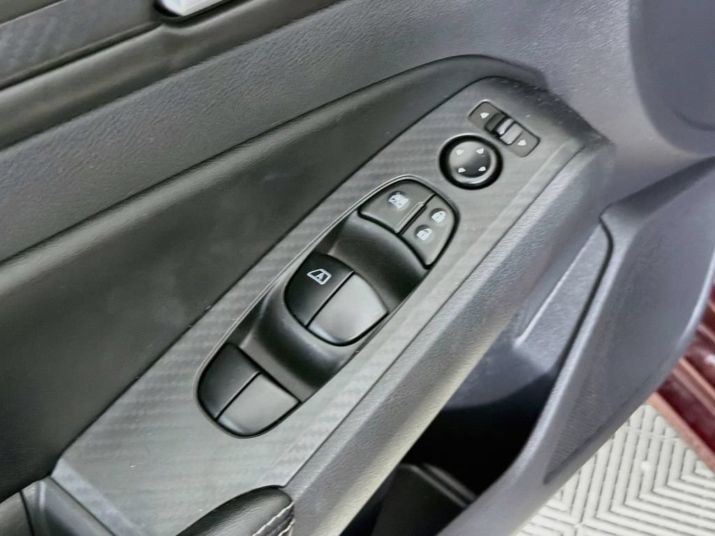 Used 2025 Nissan Altima 2.5 SV FWD image 21