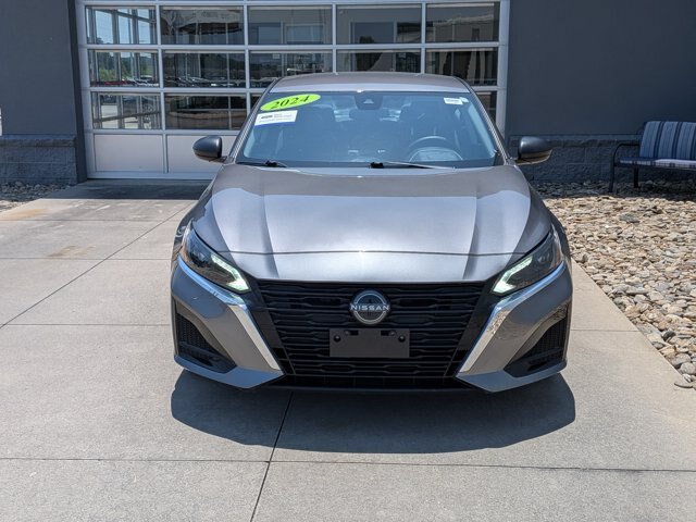 Used 2024 Nissan Altima 2.5 SV FWD image 9