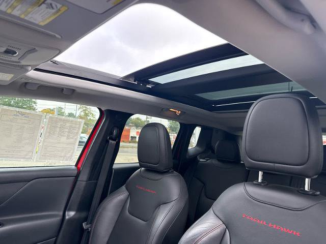 Used 2018 Jeep Renegade Trailhawk AWD/4WD image 13