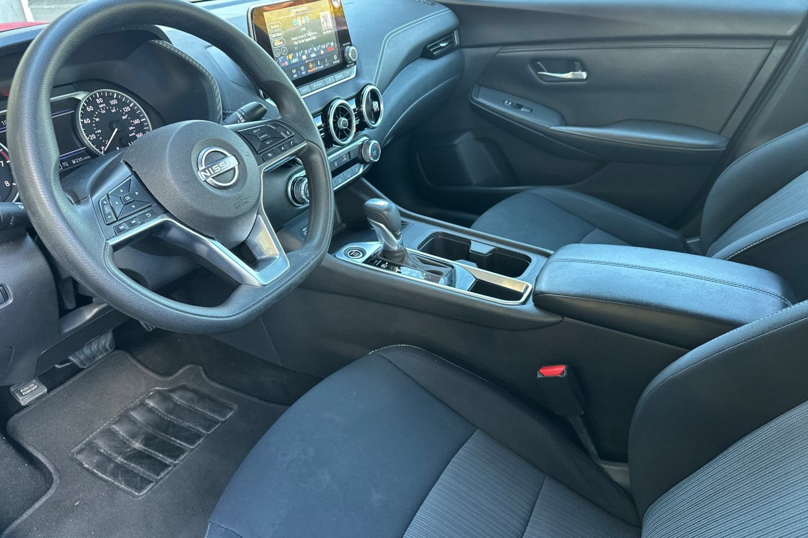 Used 2025 Nissan Sentra SV FWD image 9