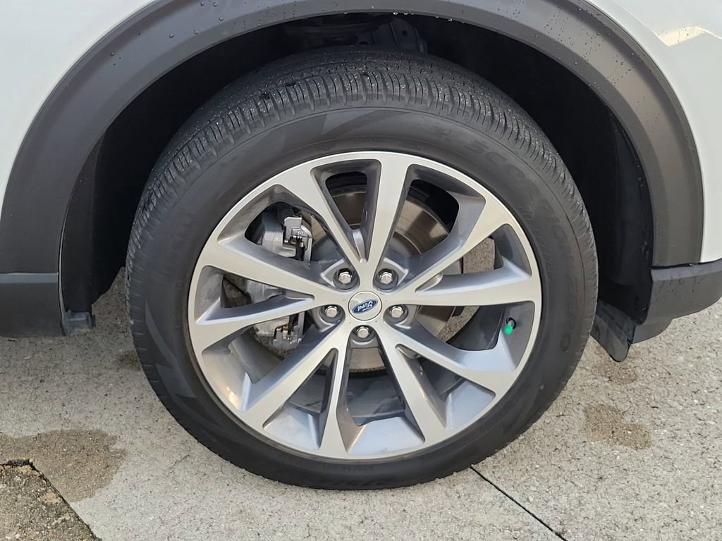 Certified 2025 Ford Explorer Platinum w/ Ultimate Package image 8