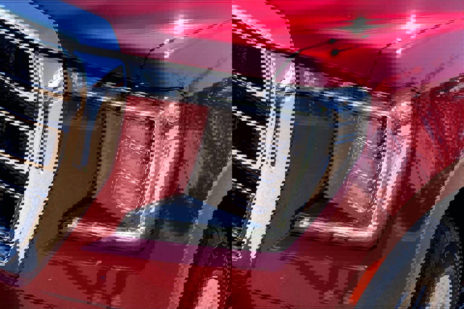 Used 2024 GMC Yukon SLT w/ SLT Premium Package image 28