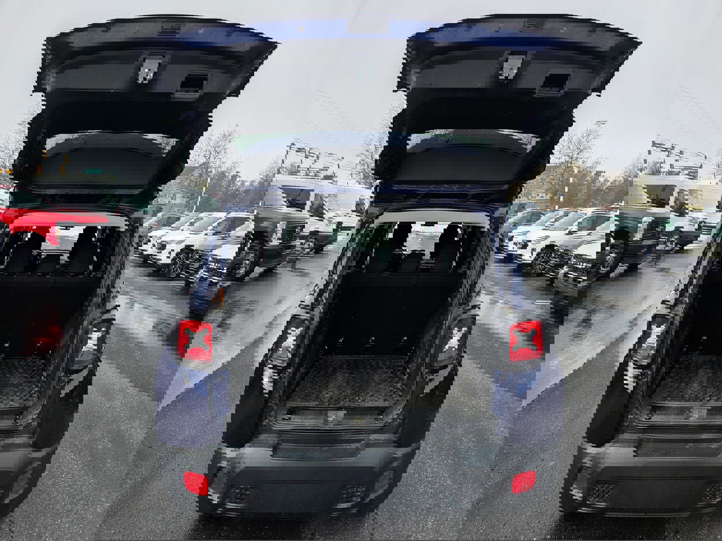 Used 2017 Jeep Renegade Latitude w/ Cold Weather Group image 9