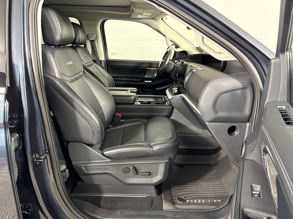 Certified 2025 Ford Expedition Platinum image 8
