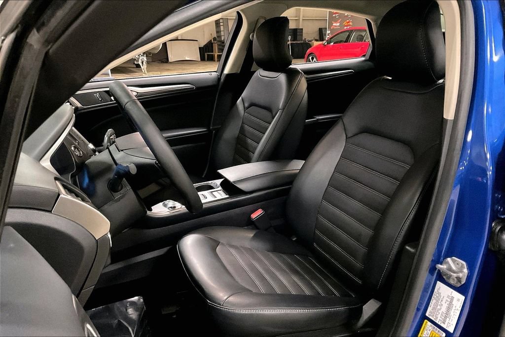 Certified 2017 Ford Fusion SE w/ Equipment Group 201A FWD image 23
