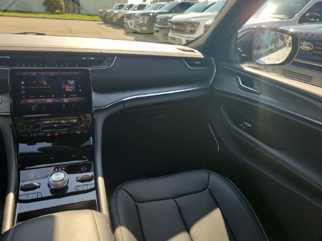 Used 2024 Jeep Grand Cherokee Overland AWD/4WD image 23