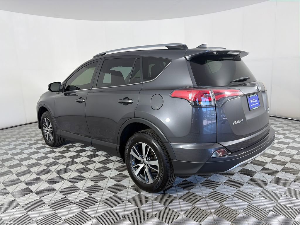 Used 2018 Toyota RAV4 XLE AWD/4WD image 5