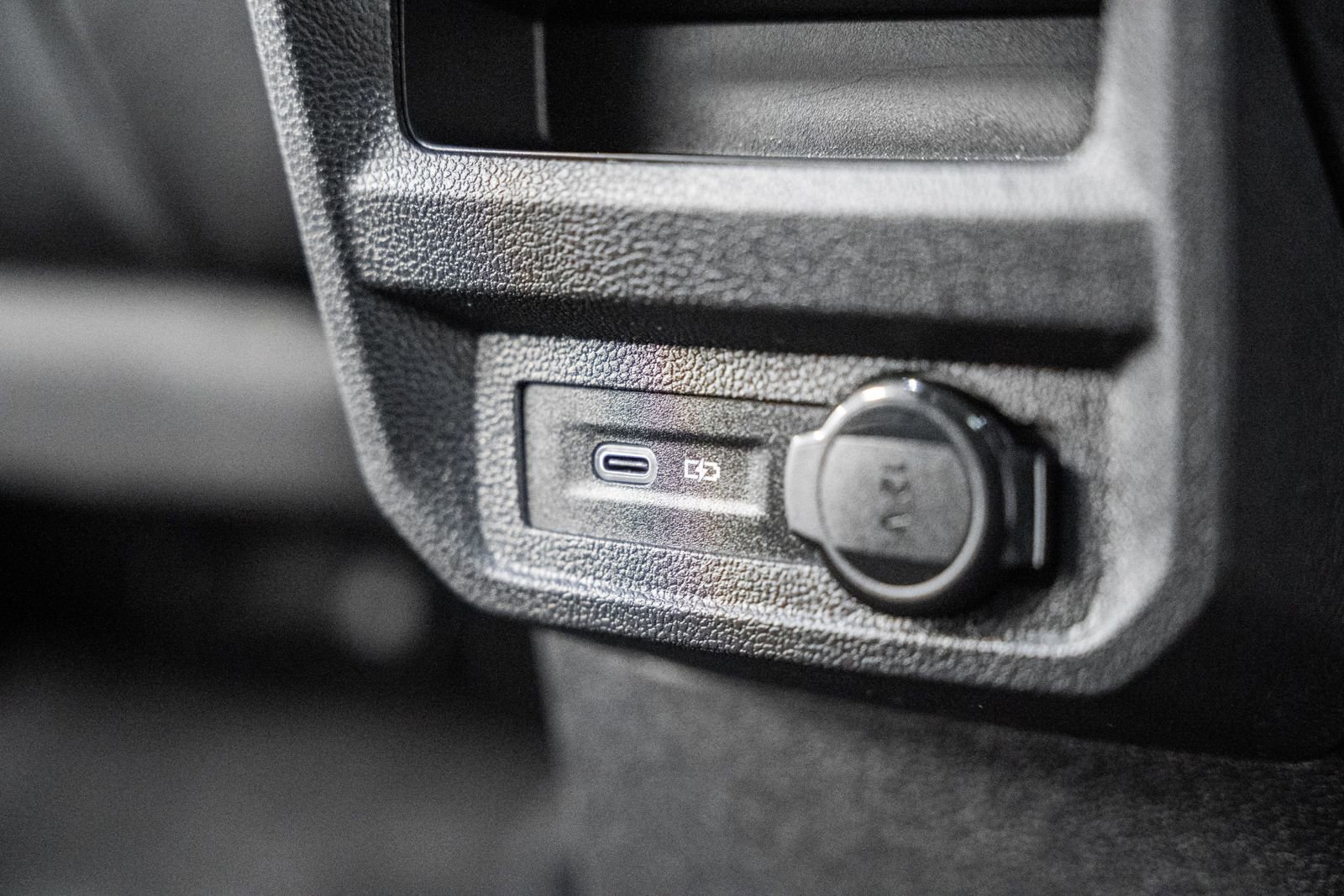 Used 2021 Volkswagen Tiguan SE R-Line image 35