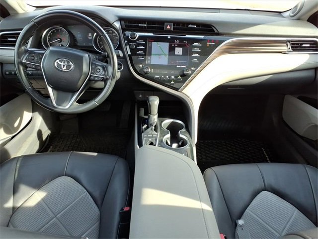 Used 2018 Toyota Camry XLE image 11