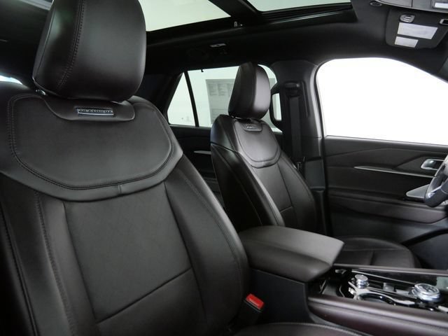 Certified 2025 Ford Explorer Platinum AWD/4WD image 8