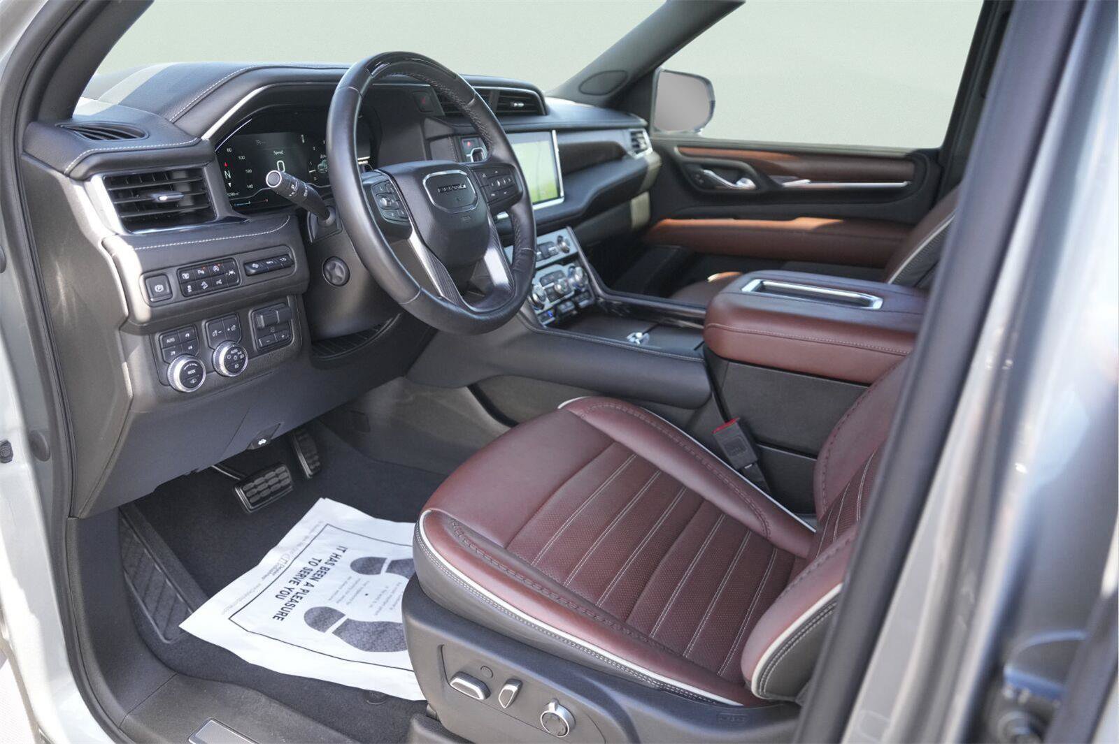 Used 2023 GMC Yukon XL Denali Ultimate w/ LPO, Floor Liner Package AWD/4WD image 8