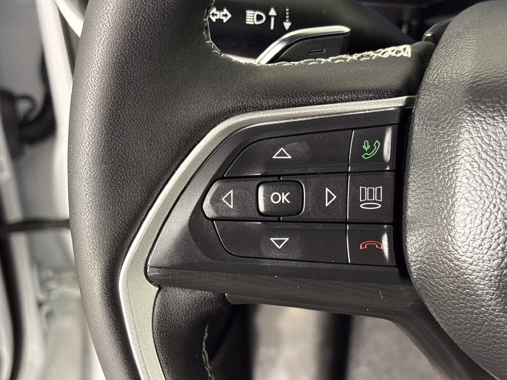 Used 2025 Jeep Grand Cherokee L Altitude RWD image 18
