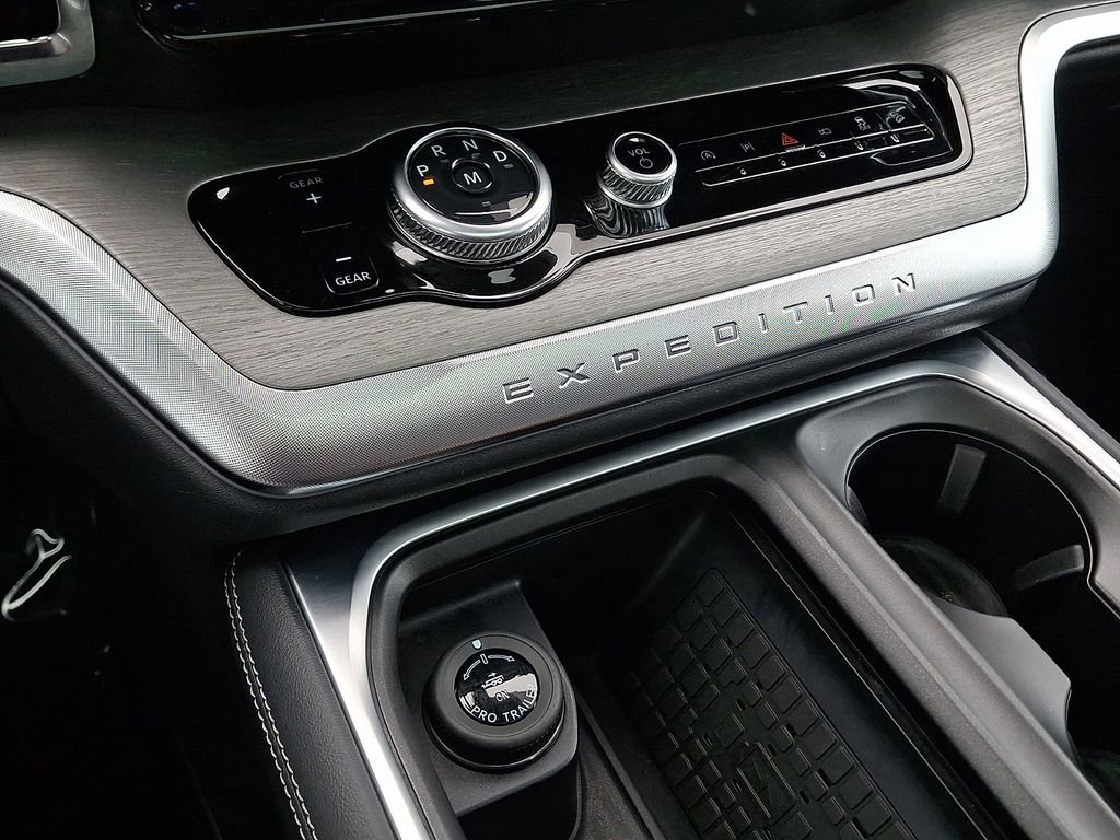 Certified 2025 Ford Expedition Max Platinum image 16