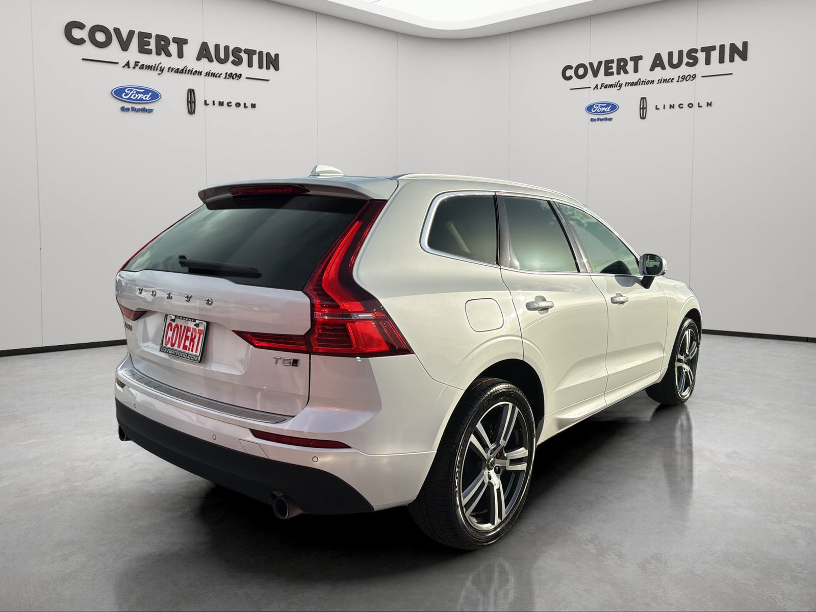 Used 2021 Volvo XC60 T5 Momentum w/ Premium Package AWD/4WD image 6