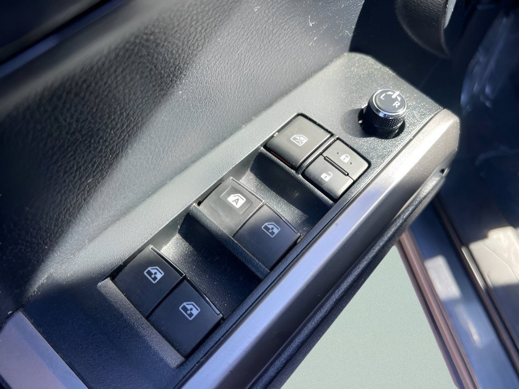 Used 2018 Toyota Tacoma SR5 RWD image 22