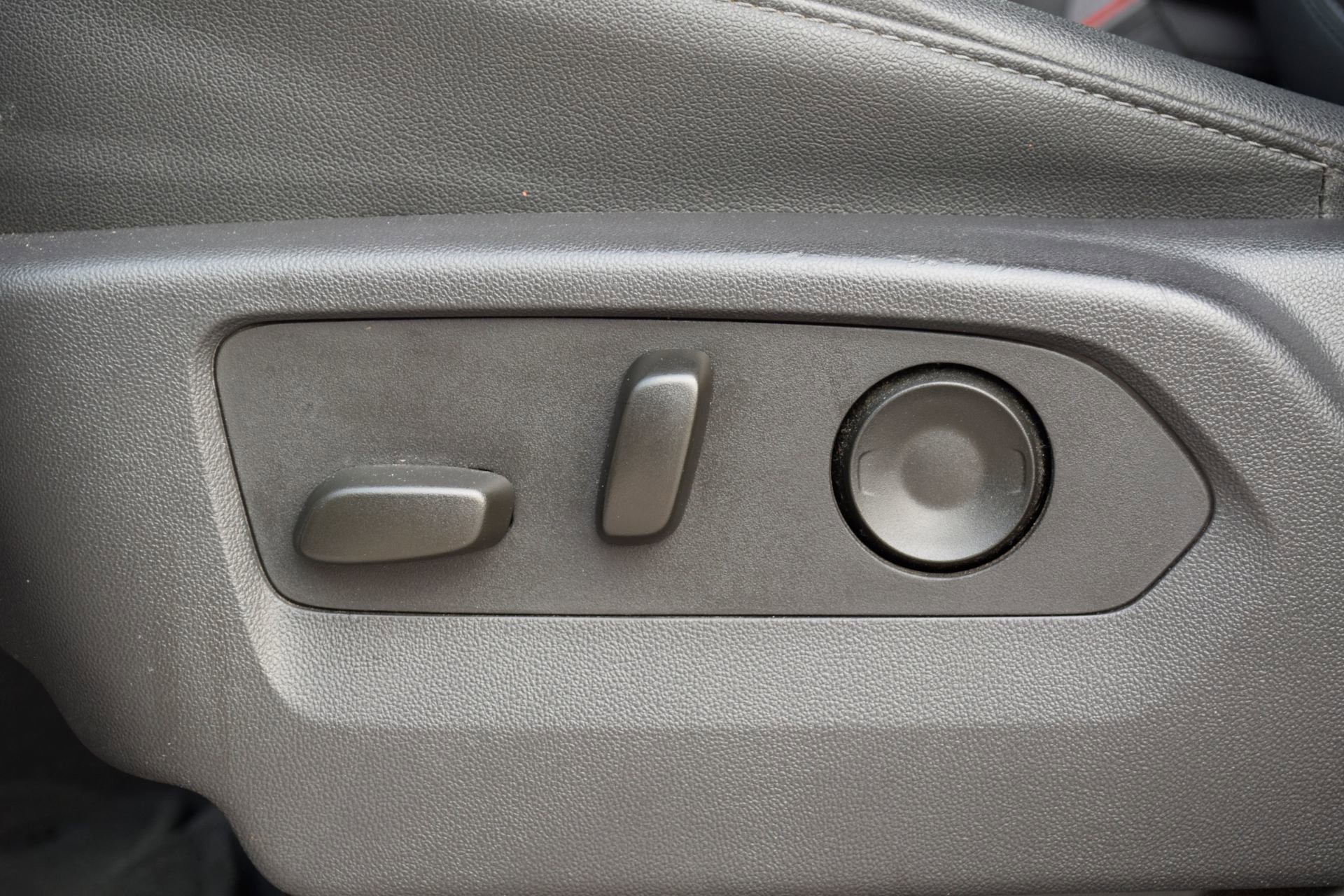 Used 2025 GMC Sierra 1500 SLT image 16