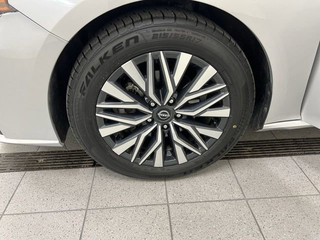 Used 2024 Nissan Altima 2.5 SV image 10