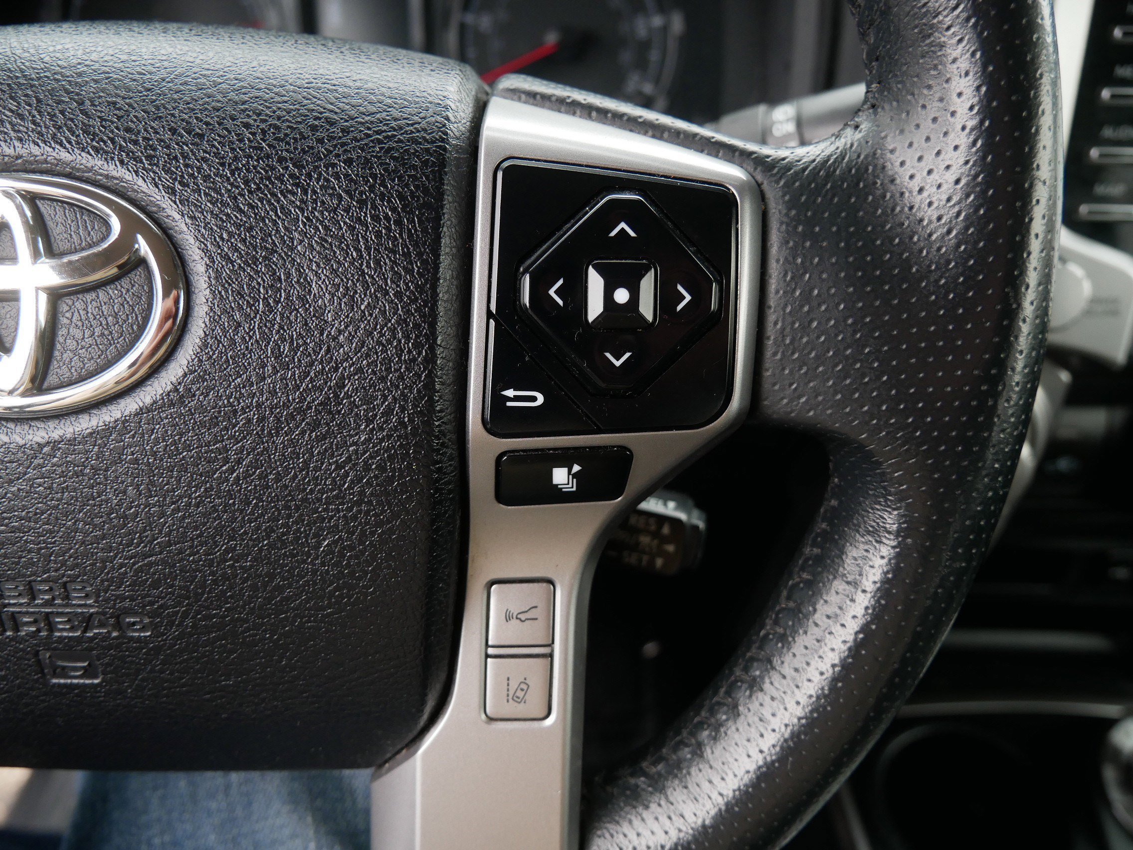 Used 2022 Toyota 4Runner SR5 AWD/4WD image 29