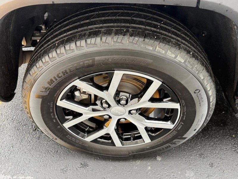 Used 2024 Jeep Grand Cherokee L Limited w/ Luxury Tech Group II image 8