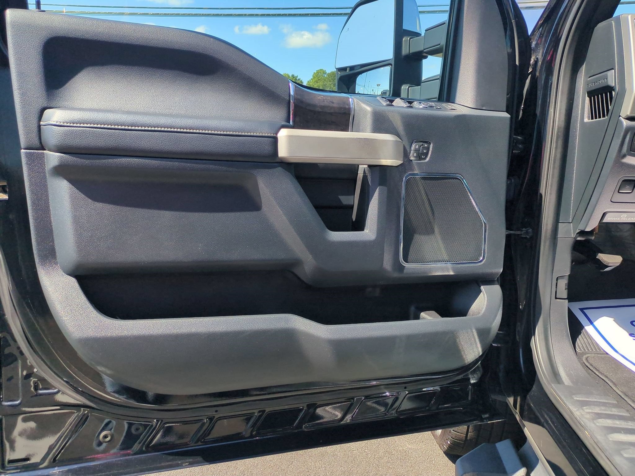 Certified 2022 Ford F350 Lariat w/ Lariat Ultimate Package AWD/4WD image 11