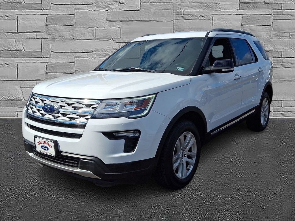 Certified 2018 Ford Explorer XLT w/ Equipment Group 201A AWD/4WD image 4