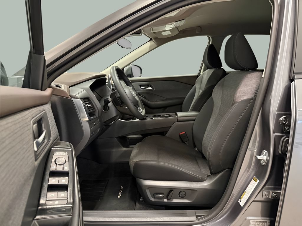 Used 2023 Nissan Rogue SV AWD/4WD image 16
