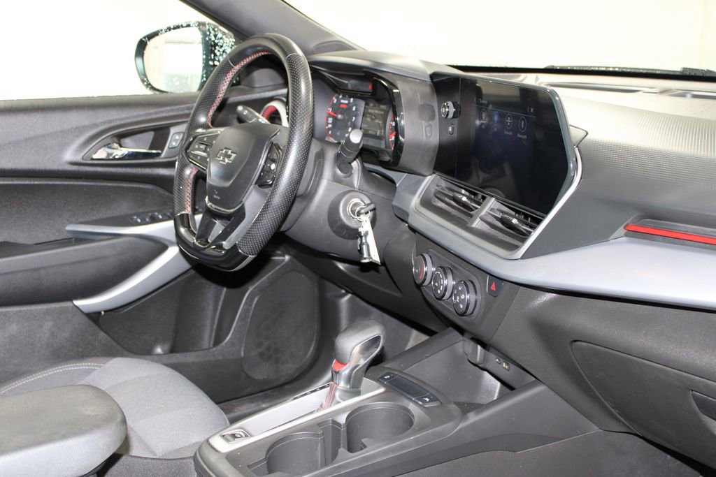 Used 2024 Chevrolet Trax RS w/ Driver Confidence Package image 28