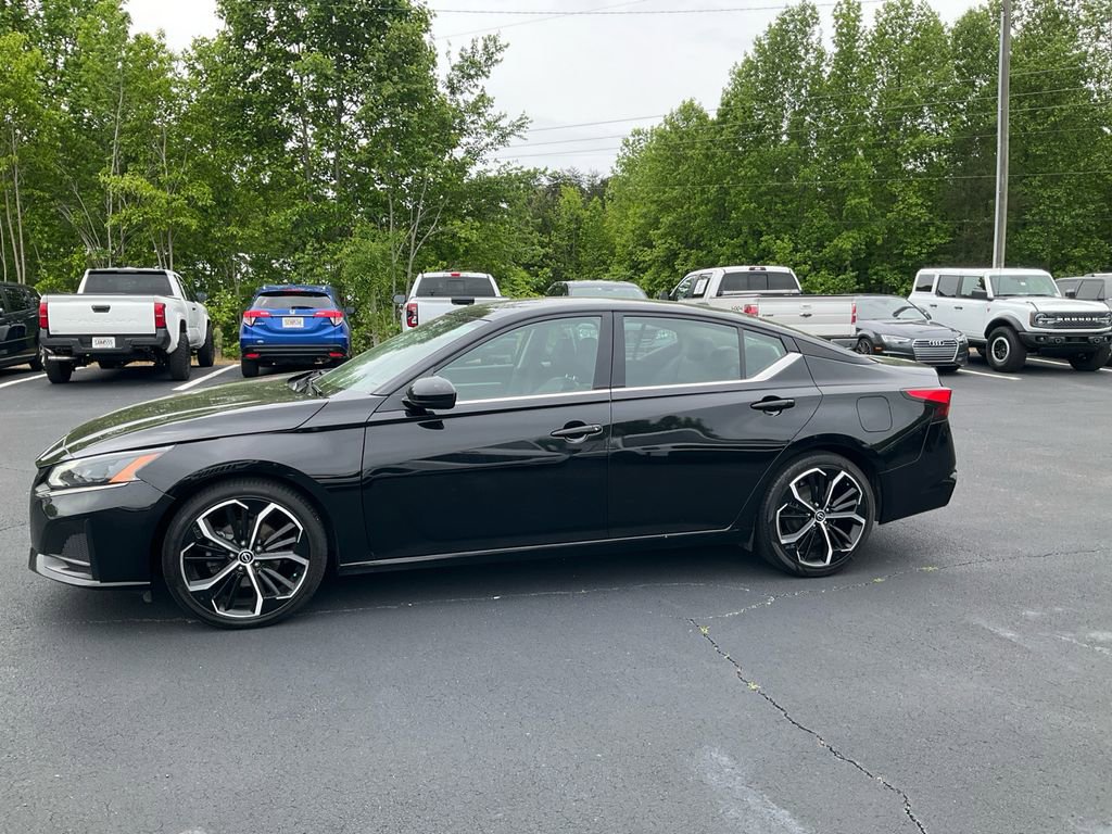Used 2023 Nissan Altima 2.5 SR FWD image 8