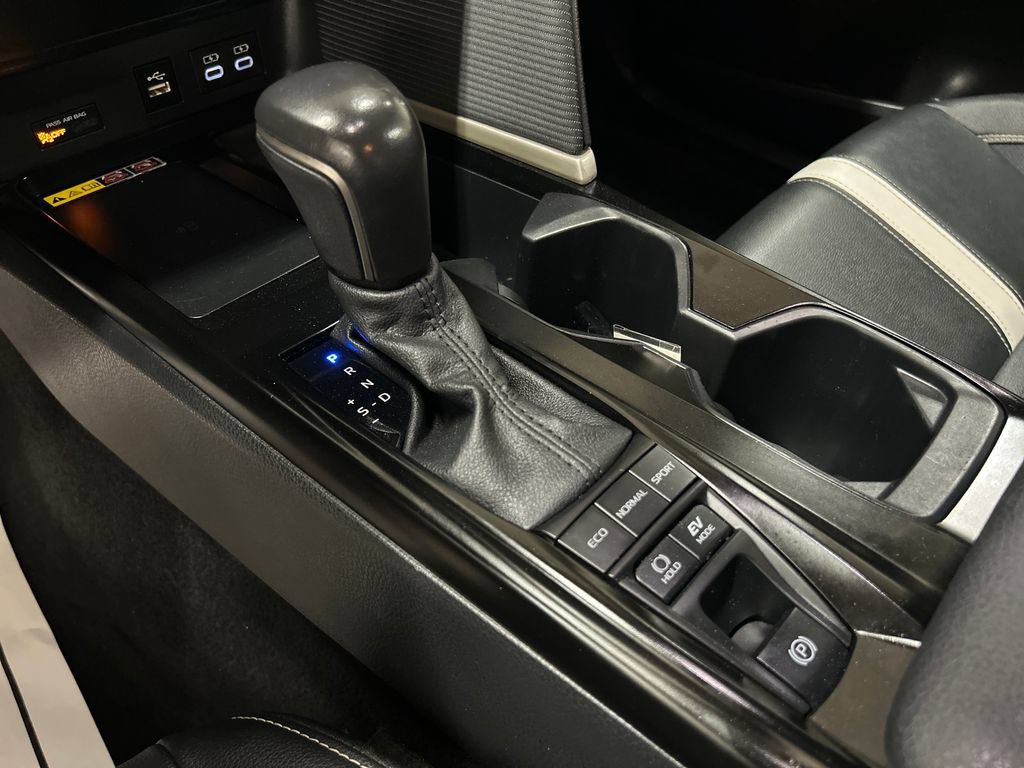 Used 2025 Toyota Camry SE FWD image 31