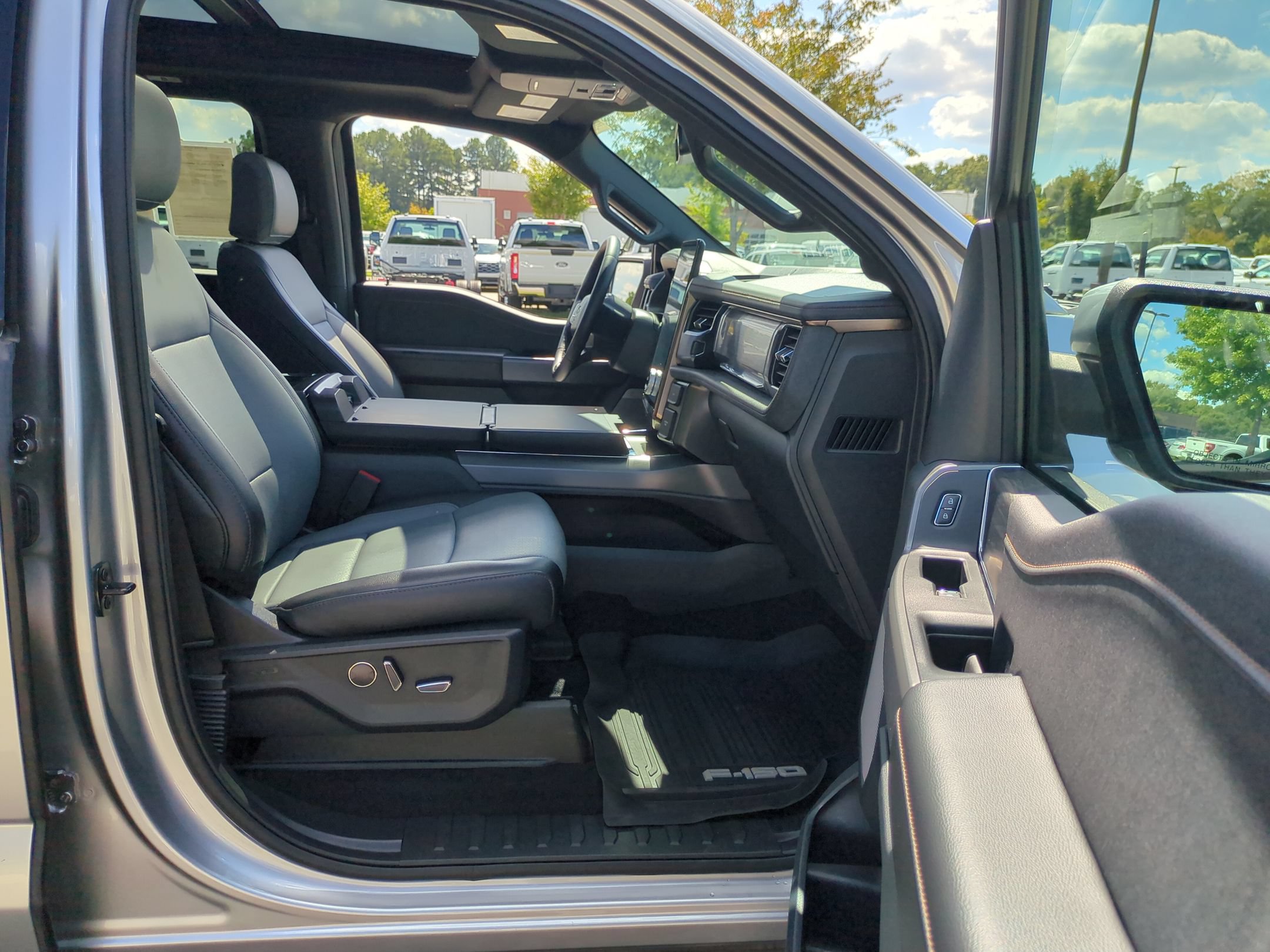 Certified 2025 Ford F150 Lightning Lariat AWD/4WD image 40