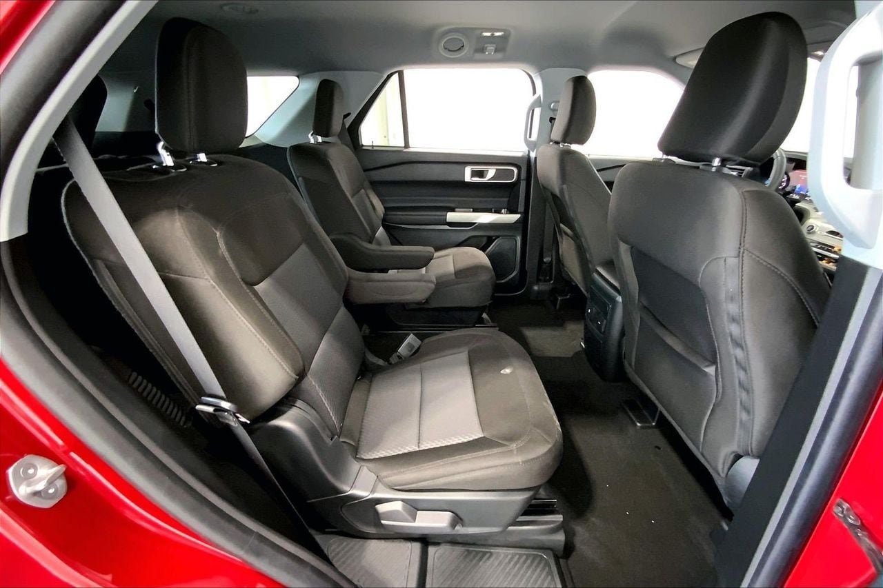 Certified 2023 Ford Explorer XLT RWD image 20