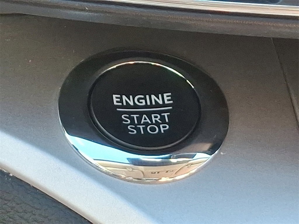 Certified 2022 Ford Explorer XLT w/ Equipment Group 202A image 27