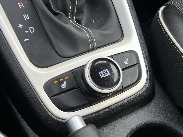 Used 2022 Hyundai Venue Limited image 24