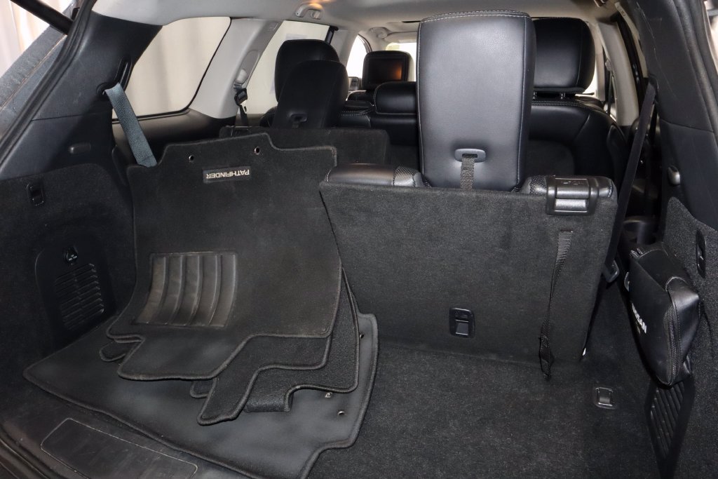 Used 2020 Nissan Pathfinder Platinum AWD/4WD image 14