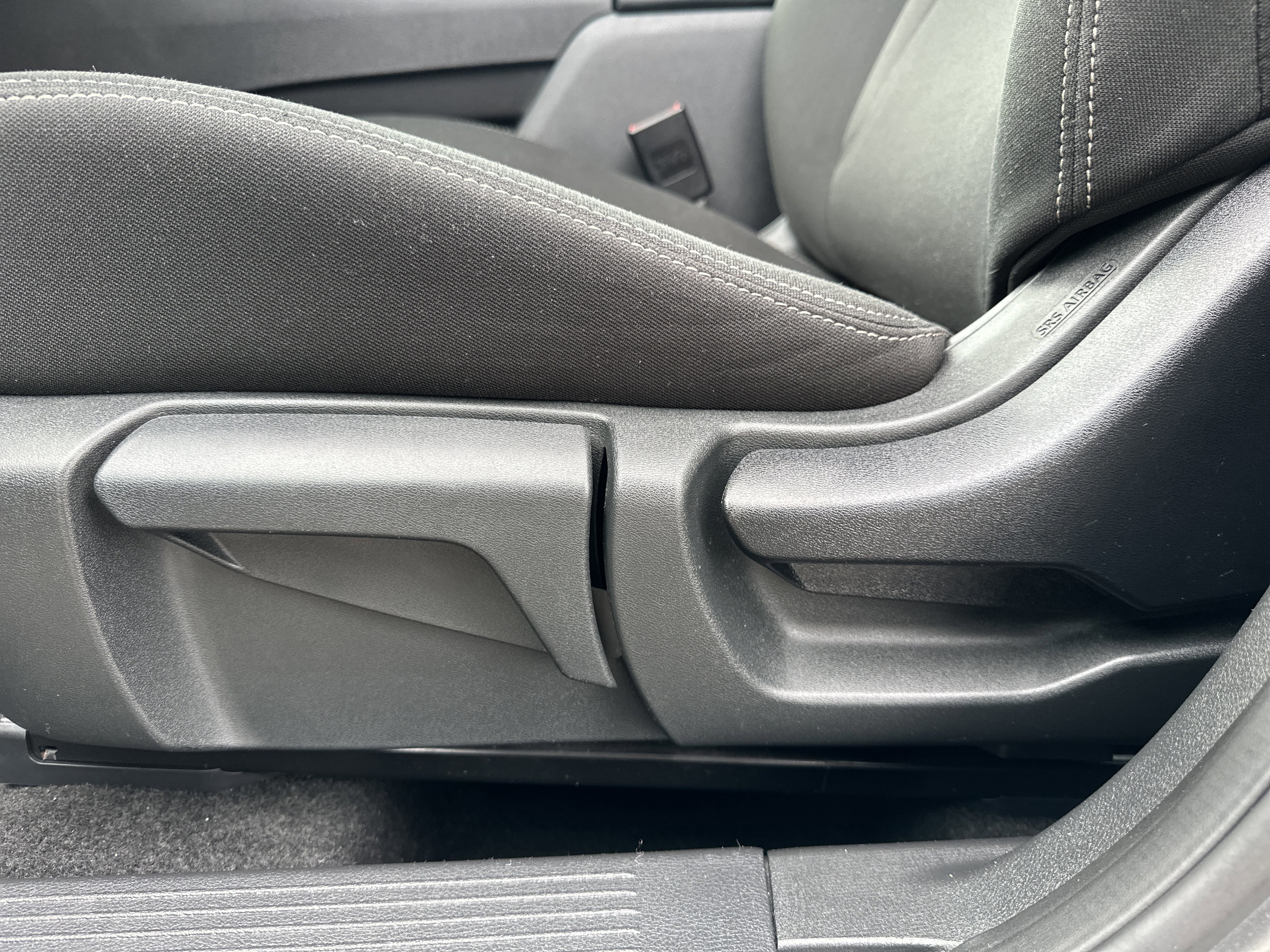 Used 2023 Nissan Rogue S image 16